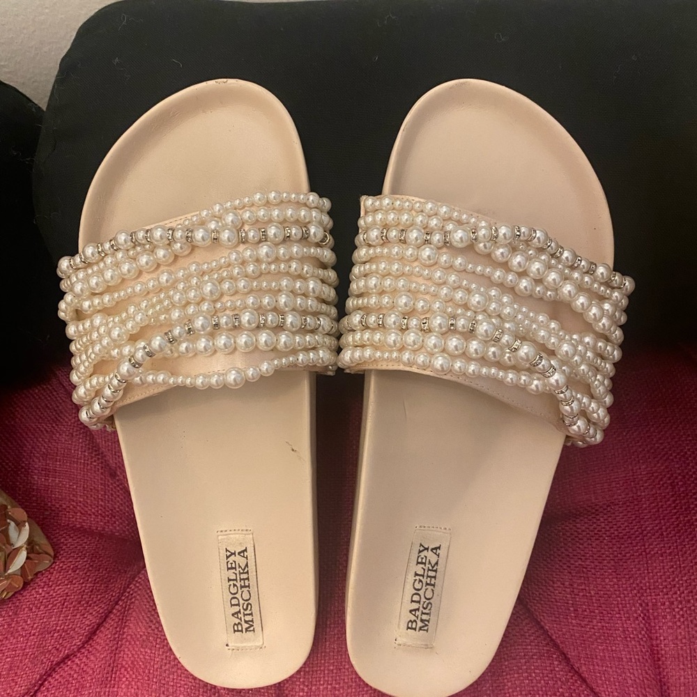 Pearl Embellished Badgley Mischka Florence Nude Pink Slides size 8